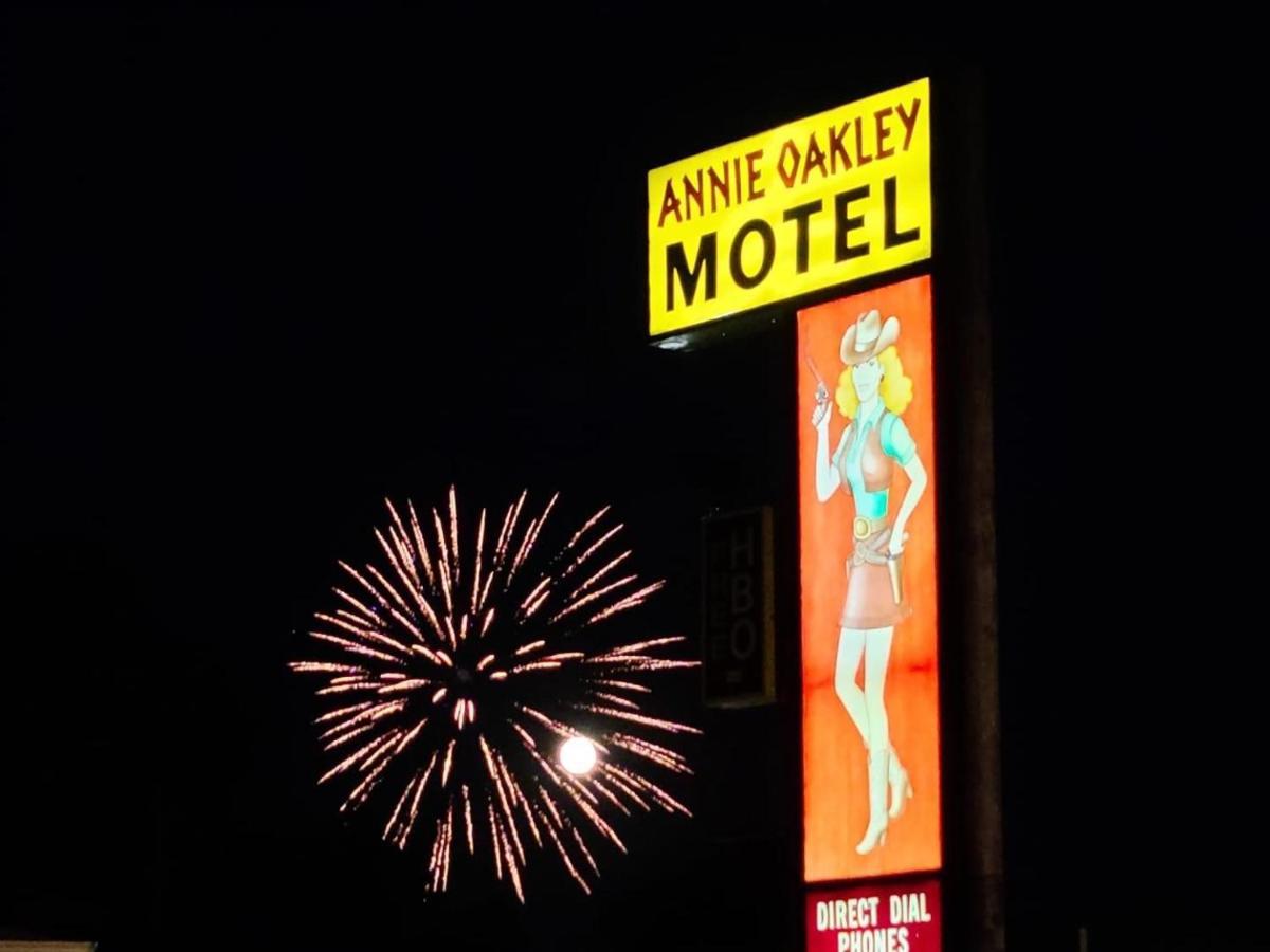 Annie Oakley Motel Oakley Eksteriør billede